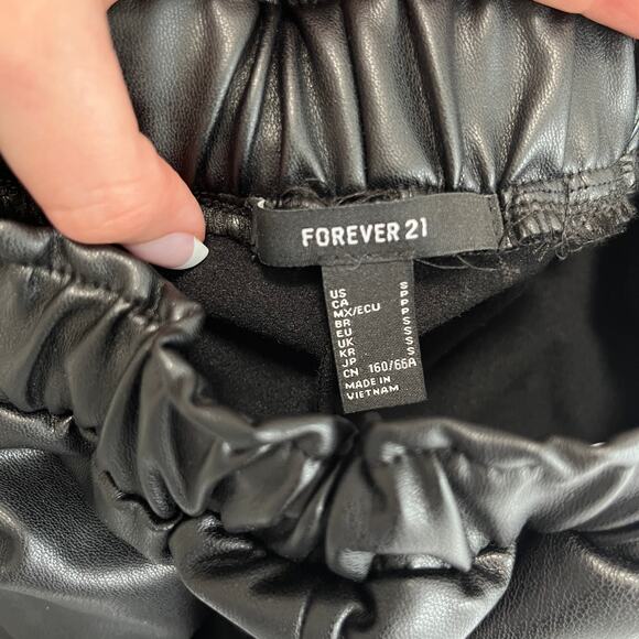 Forever 21 Black Faux Leather Shorts Size Small - Picture 3 of 6